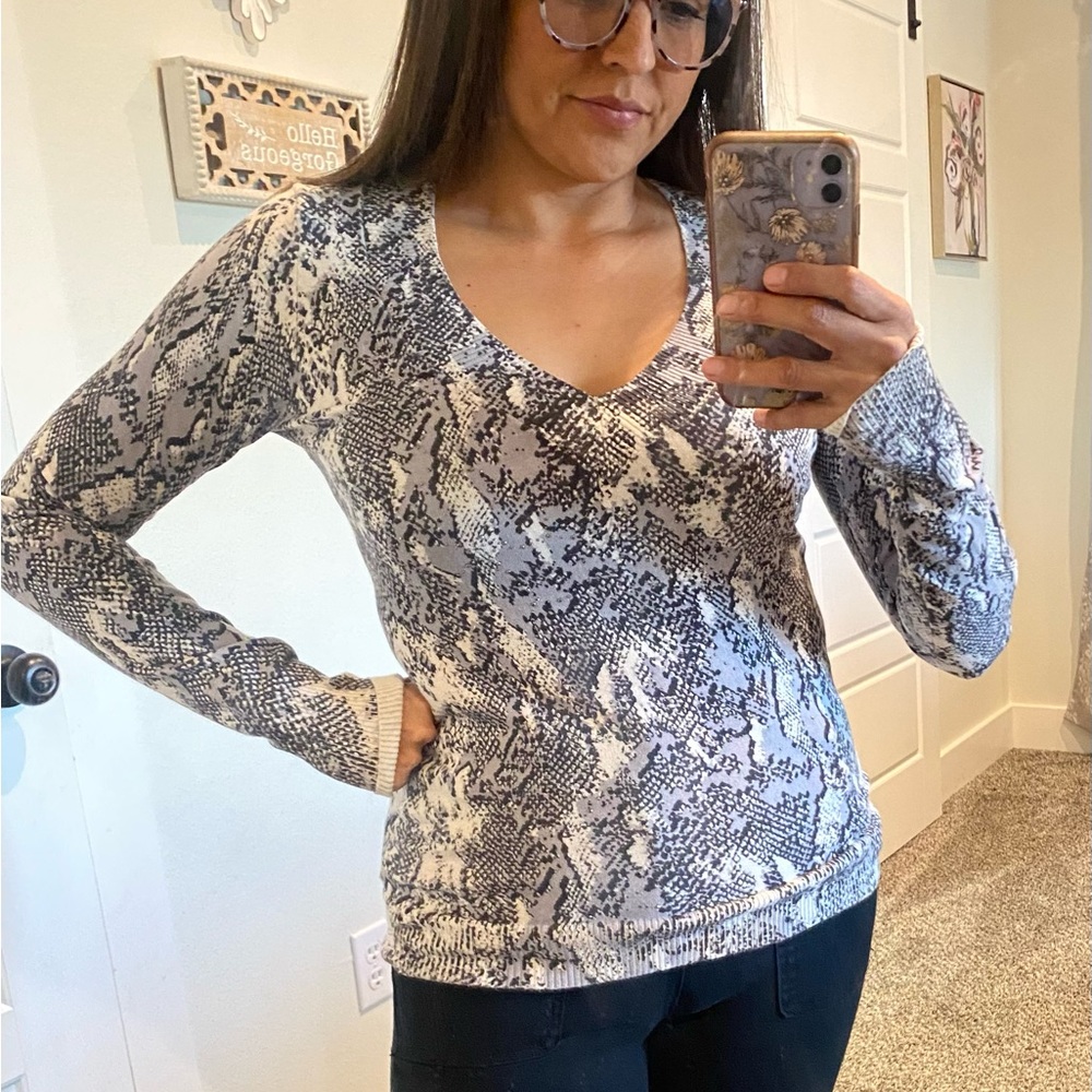 Fitted sweater with embellishments